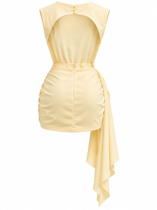 Vestido Malika da marca FICA, com detalhes em tecido fluido e cores vibrantes, exibido em uma modelo.