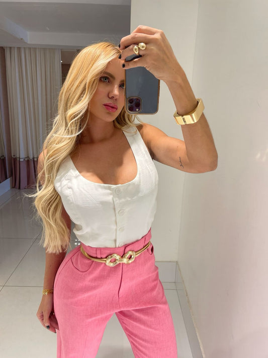 Blazer rosa Ginger com calça reta Casulo Libélula, conjunto elegante e moderno para looks casuais e formais.