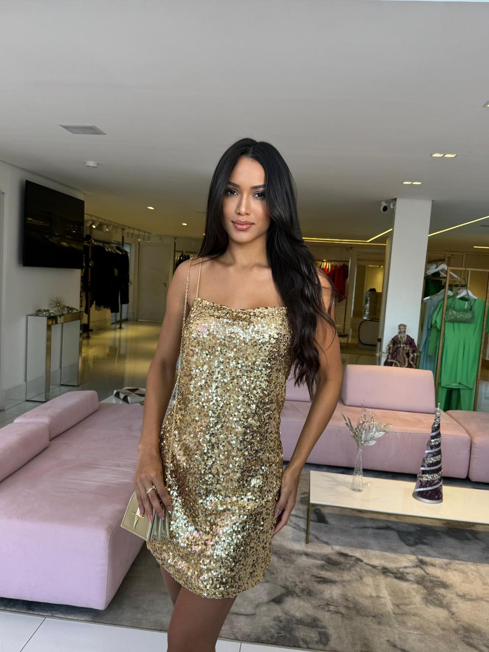 Vestido curto de paetê dourado da marca Lopz, com detalhes brilhantes e modelo elegante para ocasiões especiais.
