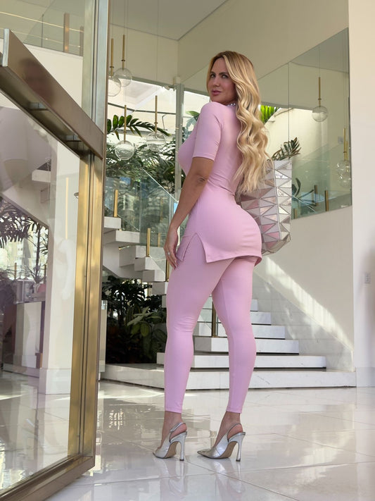 Conjunto de malha rosa Zen da Lopz, com blusa e calça confortável, ideal para o dia a dia.