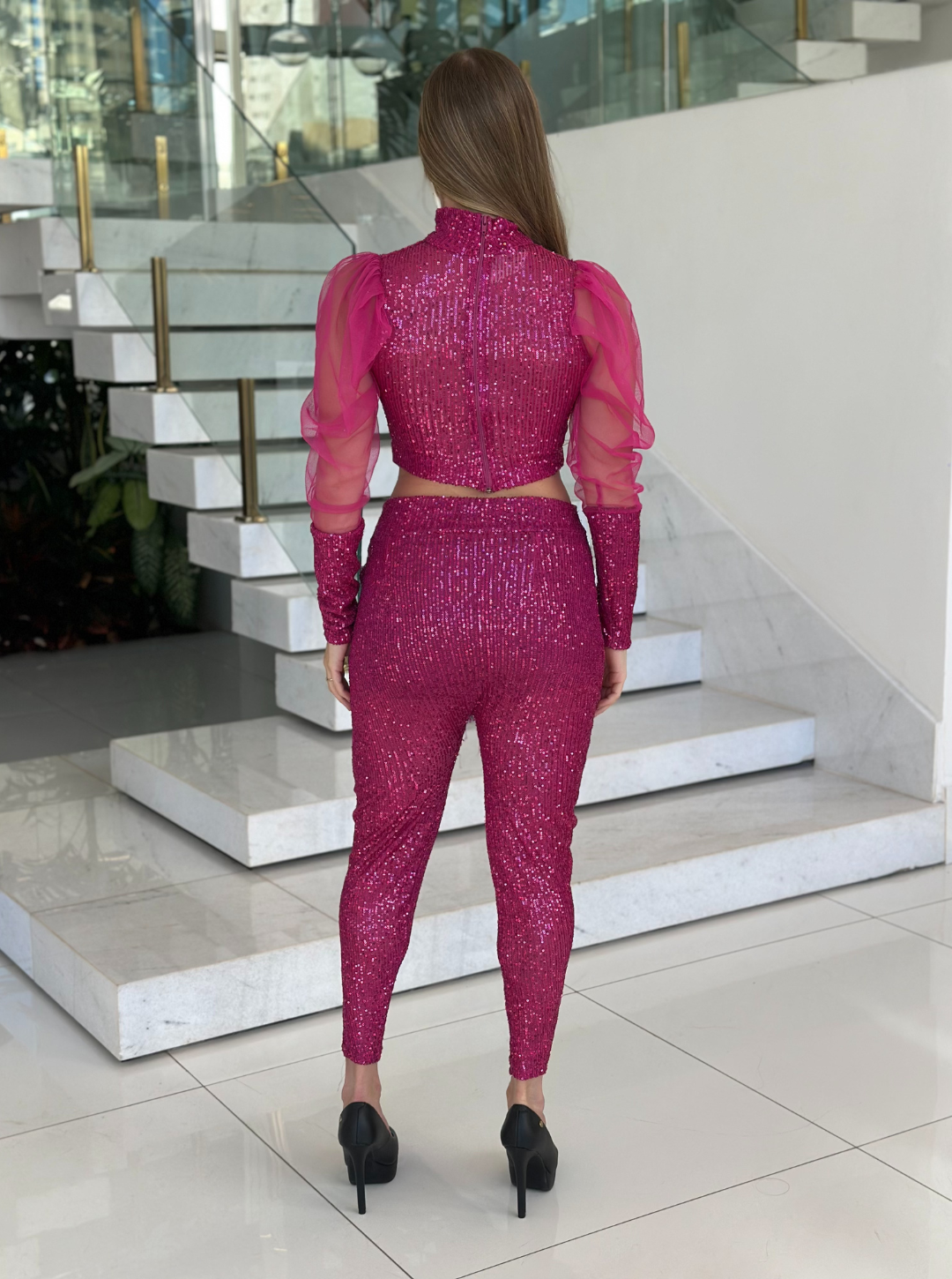 Cropped Rosa Bufante by Wanessa Lopez Concept featuring a stylish puff sleeve design in a vibrant pink color.