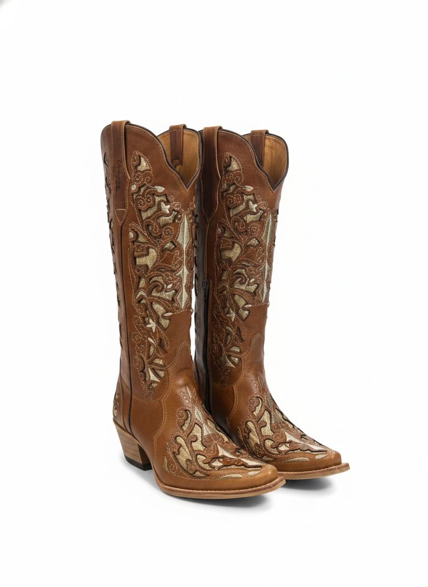 Bota Lase Brilho de couro da Wanessa Lopez Concept, close-up de sapato feminino com acabamento brilhante e salto confortável.