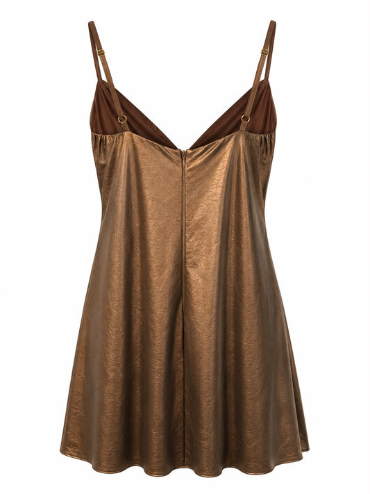 Vestido Curto Liso com Recortes