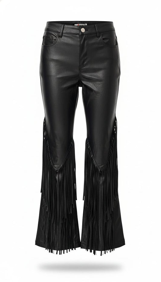 Calça de couro ecológico com franjas da Wanessa Lopez Concept, detalhes de acabamento e estilo moderno.