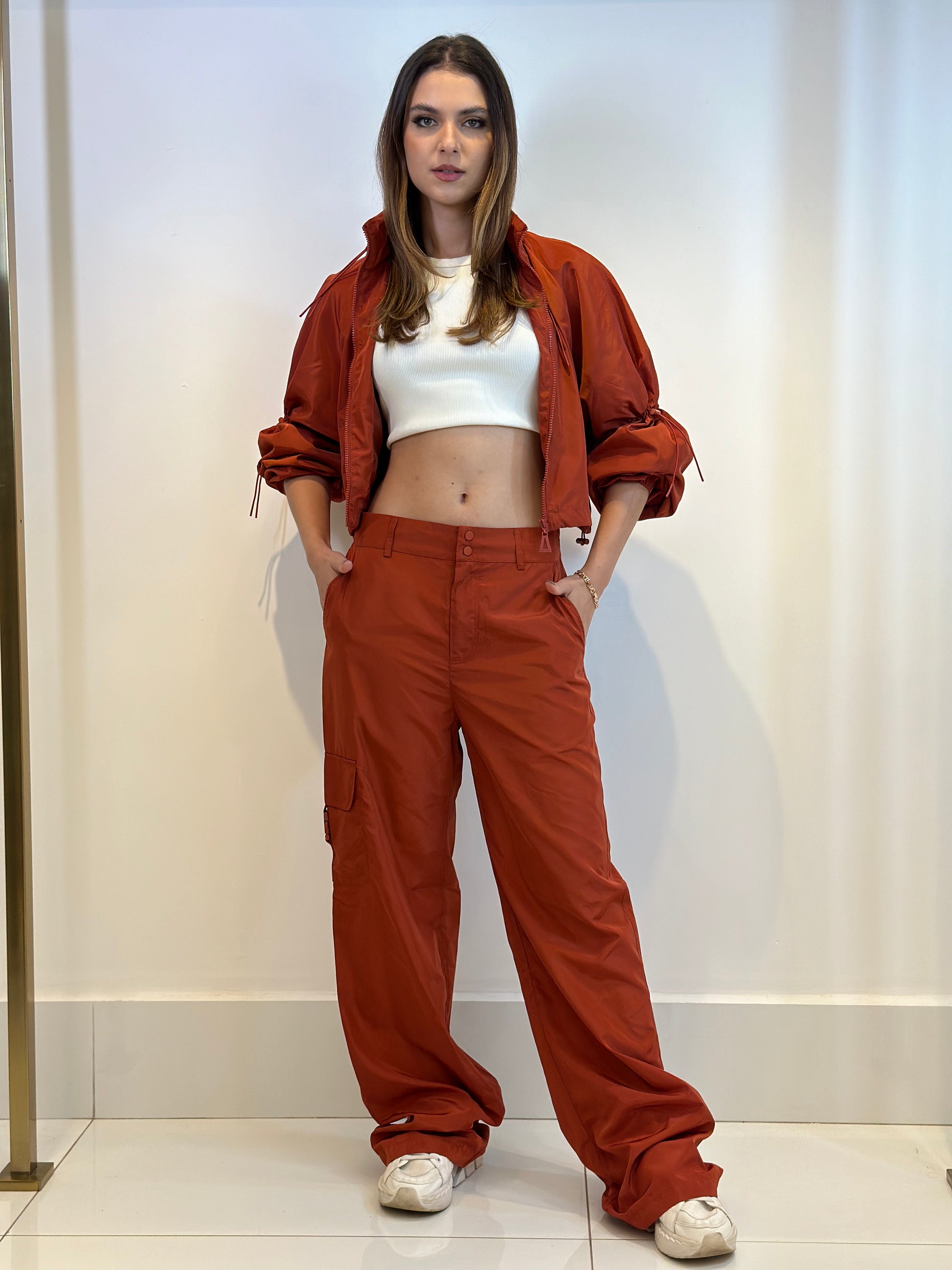 Jaqueta, calça e regata da Animale, conjunto de roupas com jaqueta, calça e regata em tecido leve e elegante.
