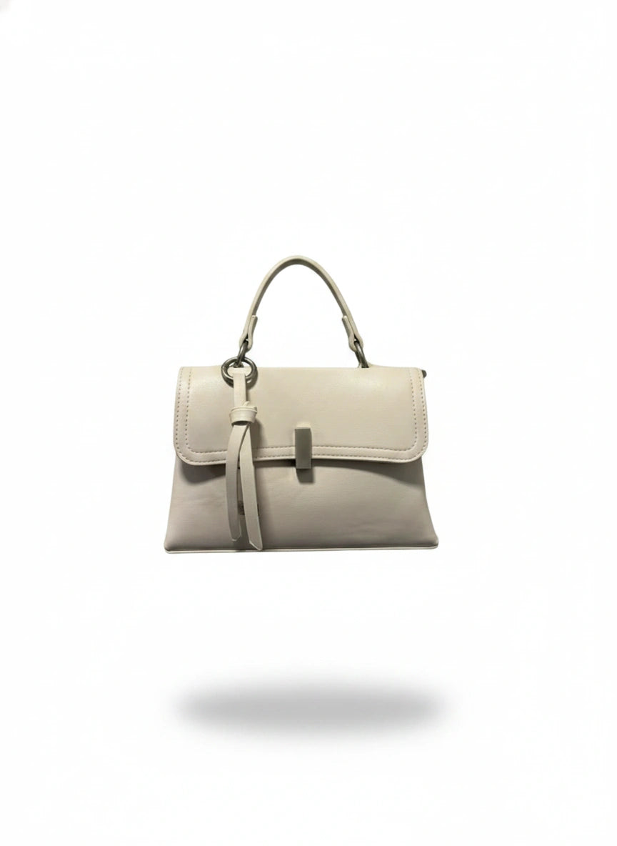 Bolsa feminina de couro ecológico Ruth da Wanessa Lopez Concept, com detalhes em zíper e alça ajustável.