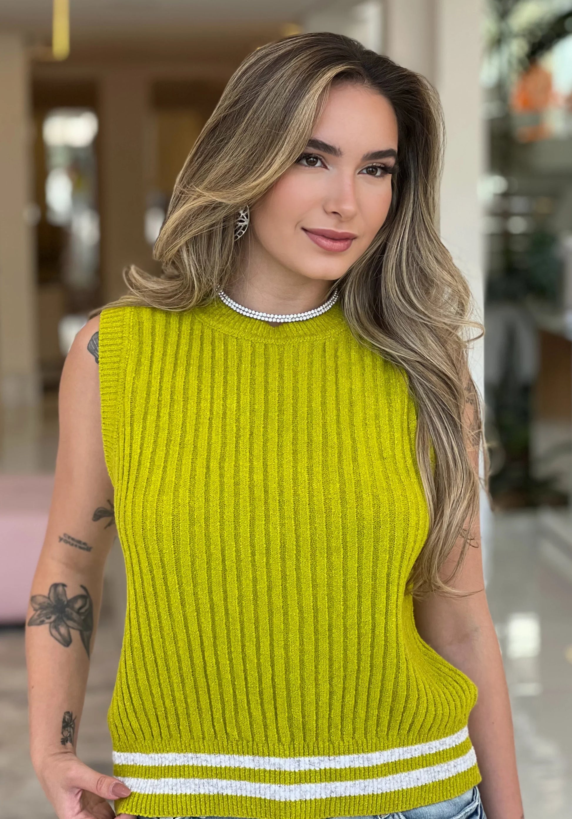Top de tricot atoalhado da Animale, peça confortável e elegante, com detalhes de tecido macio e acabamento de alta qualidade.