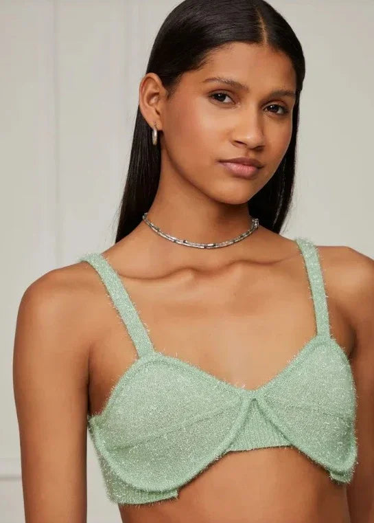 Top de tricô verde com brilho da Animale, detalhe de tecido com acabamento elegante.