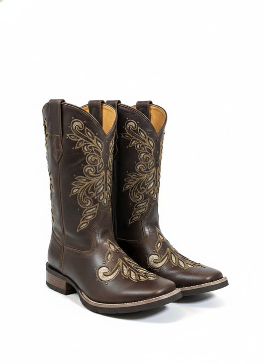 Bota Lase Bordado de couro da Wanessa Lopez Concept, com detalhes artesanais e acabamento elegante.