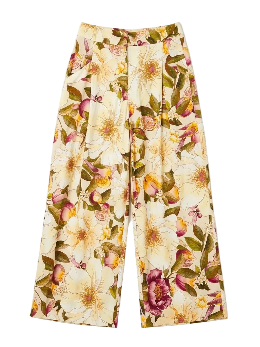 Calça femininas Wanessa Lopez Concept com estampa floral romântica, tecido leve e detalhes delicados, ideal para looks casuais e elegantes.