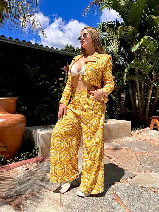 Calça Farm Abacaxi Cobogo, modelo de algodão com estampa de abacaxi, estilo confortável e casual para o dia a dia.