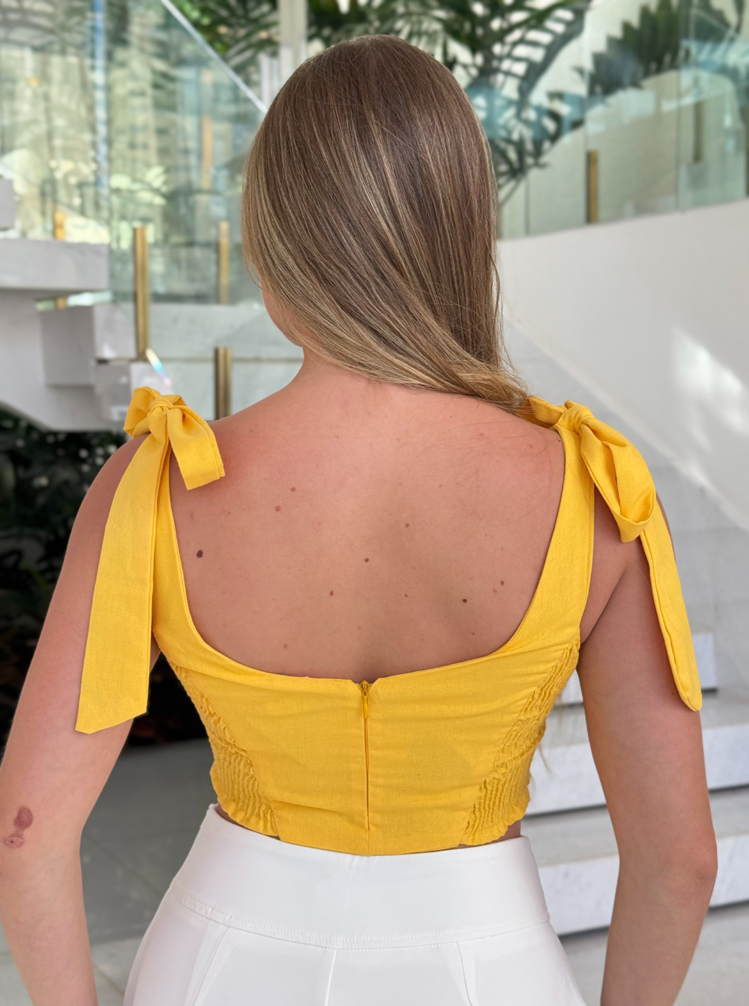 Cropped Amarelo FARM shirt featuring a bright yellow color and stylish design, perfect for casual wear.
