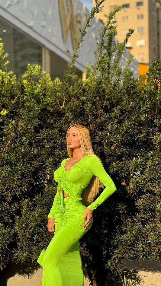 Blusa de manga longa verde abacate da marca Ginger, modelo Nevada Mareh, feita em tecido leve e confortável.