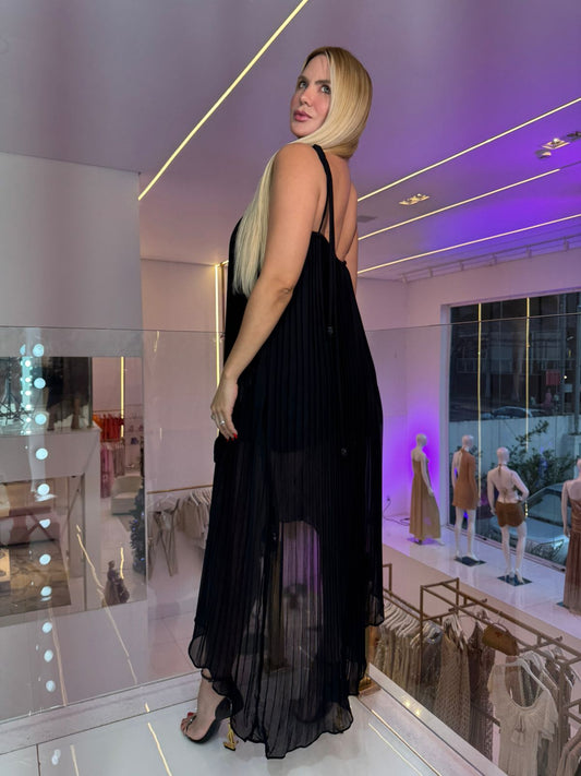 Vestido midi longo assimétrico plissado da Lopz, com detalhes de design elegante e tecido fluido.
