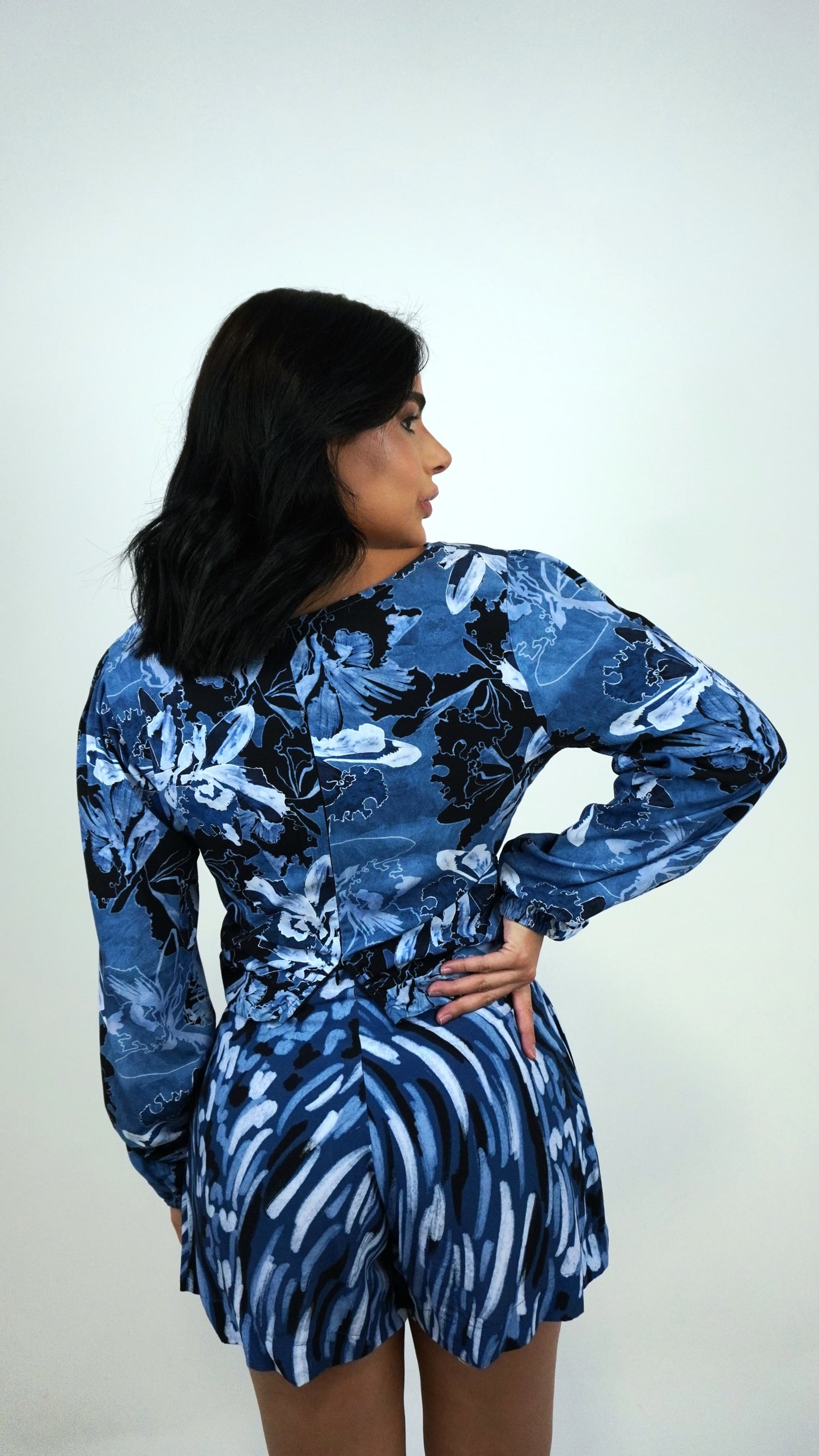 Short viscose Marta in a vibrant color, featuring a flowy design and lightweight fabric by Wanessa Lopez Concept.