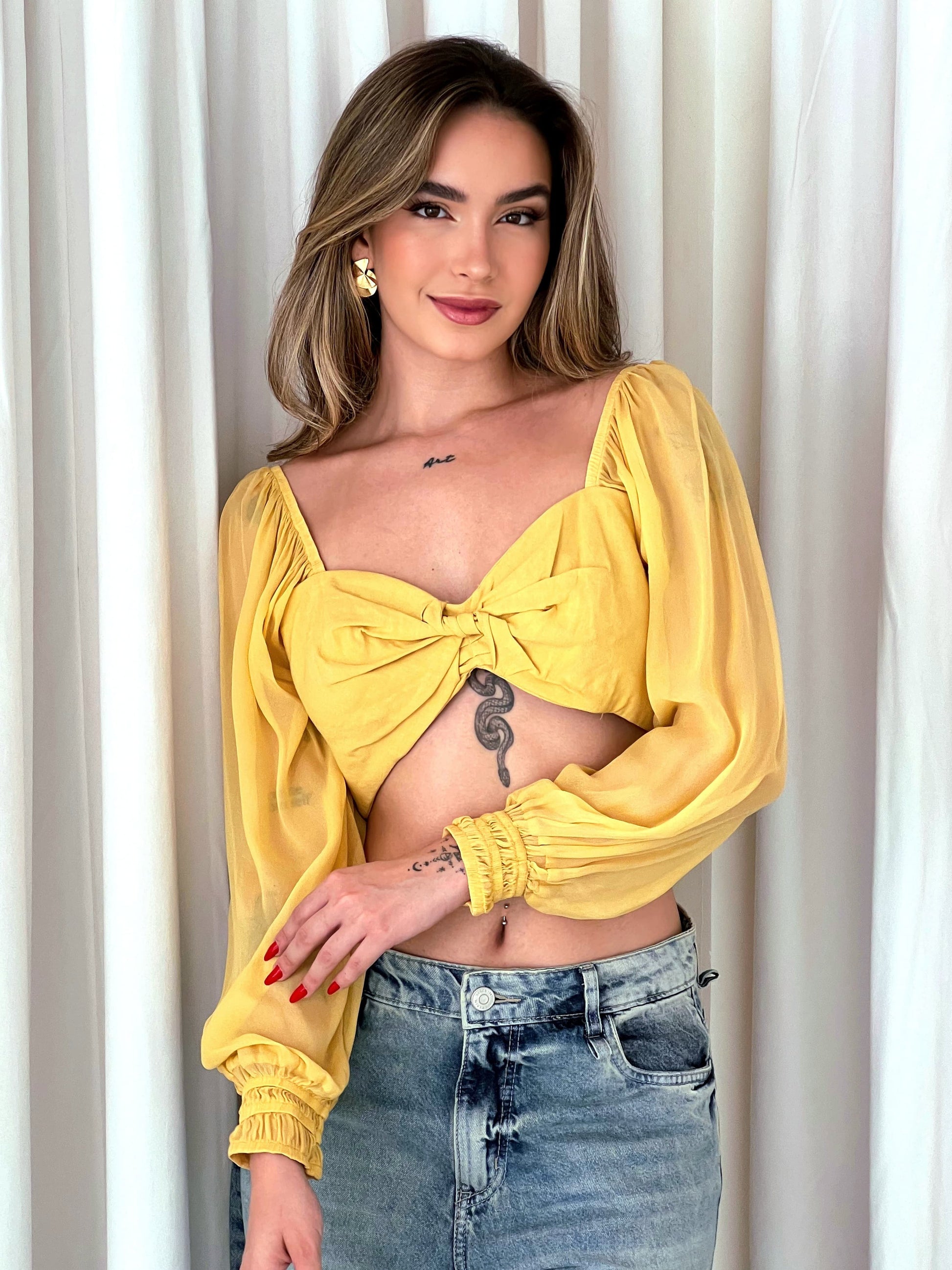 Lightweight TOP LINHO ISY by Wanessa Lopez Concept in a soft fabric, showcasing a relaxed fit and stylish design.