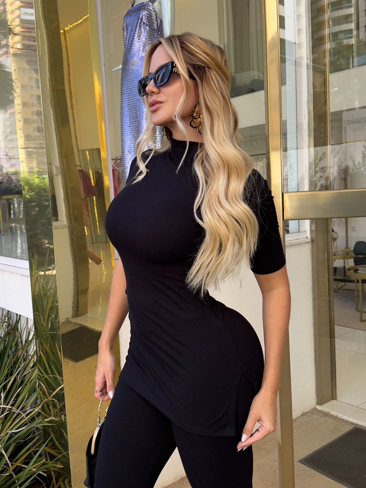 Conjunto de malha preto Lopz Zen, com top e calça confortáveis, ideal para looks casuais e relaxados.