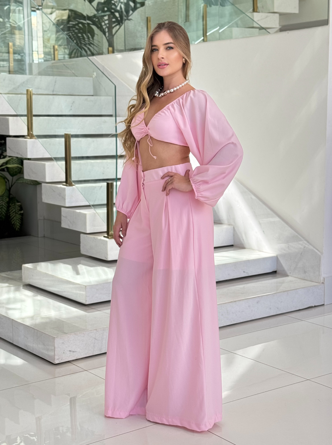 Conjunto Val Florenço da Lopz, conjunto rosa com detalhes delicados, roupa feminina elegante e confortável.
