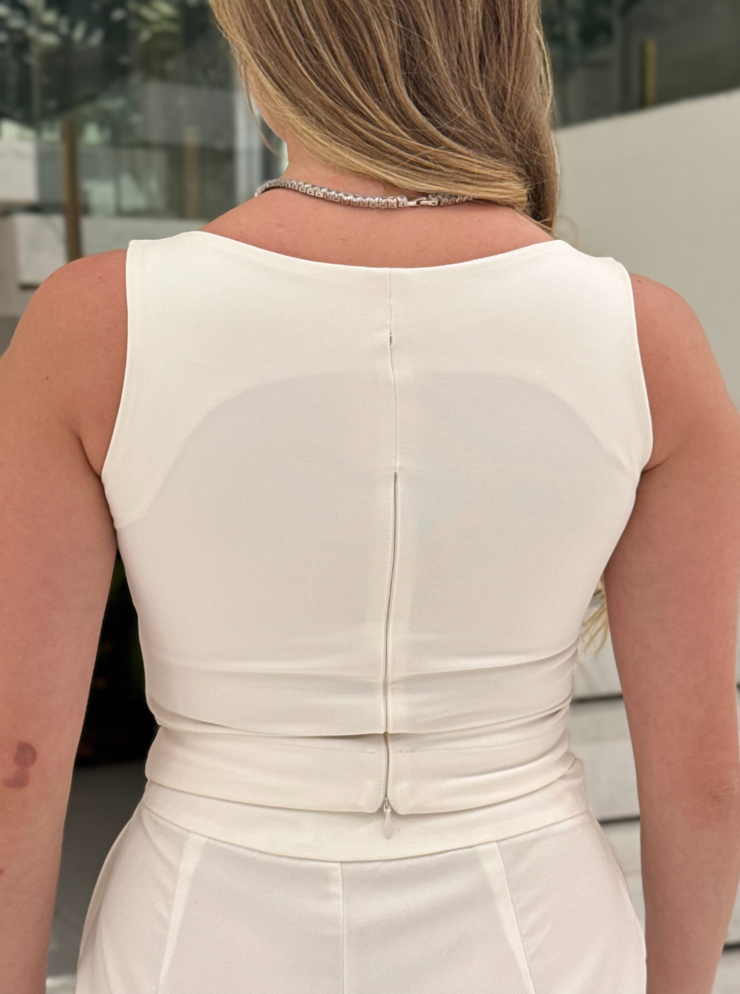 Cropped Alfaiataria Sandra by Wanessa Lopez Concept in a sleek design, showcasing tailored fit and stylish detailing.