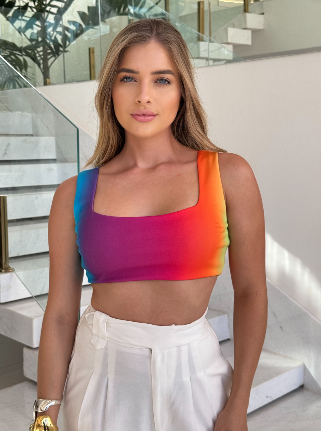 Cropped Colorido Regata by Wanessa Lopez Concept featuring vibrant colors and a stylish design for a trendy look.