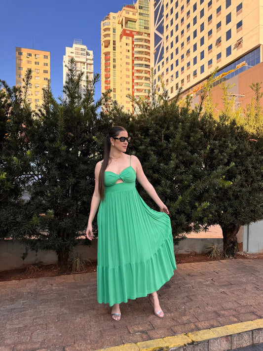 Vestido longo verde com alças da marca Lopz, modelo elegante e fluido, em tecido leve e confortável.