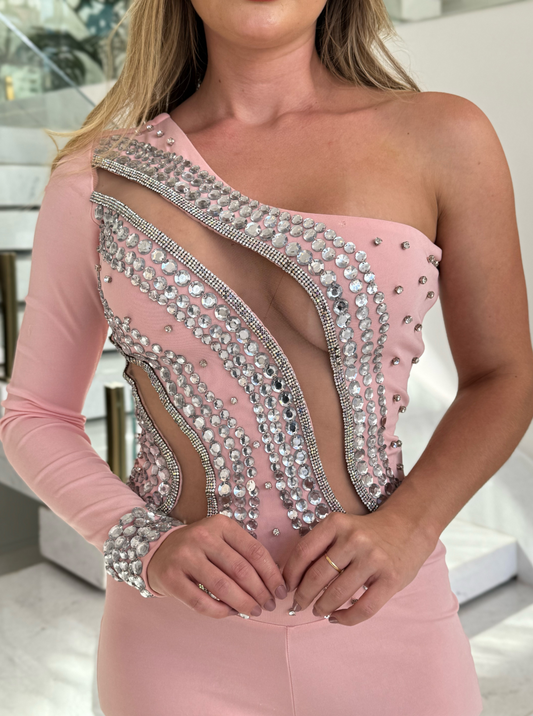 Macacão rosa Lopz Catarina Pedraria com detalhes de pedrarias, modelagem moderna e acabamento elegante.