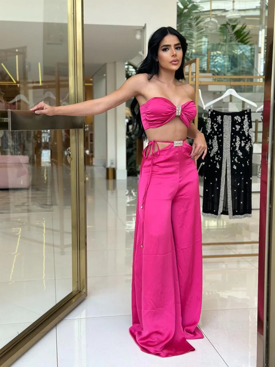 Conjunto feminino rosa da coleção Nova Zelândia da marca Wanessa Lopez Concept, estilo confortável e moderno.