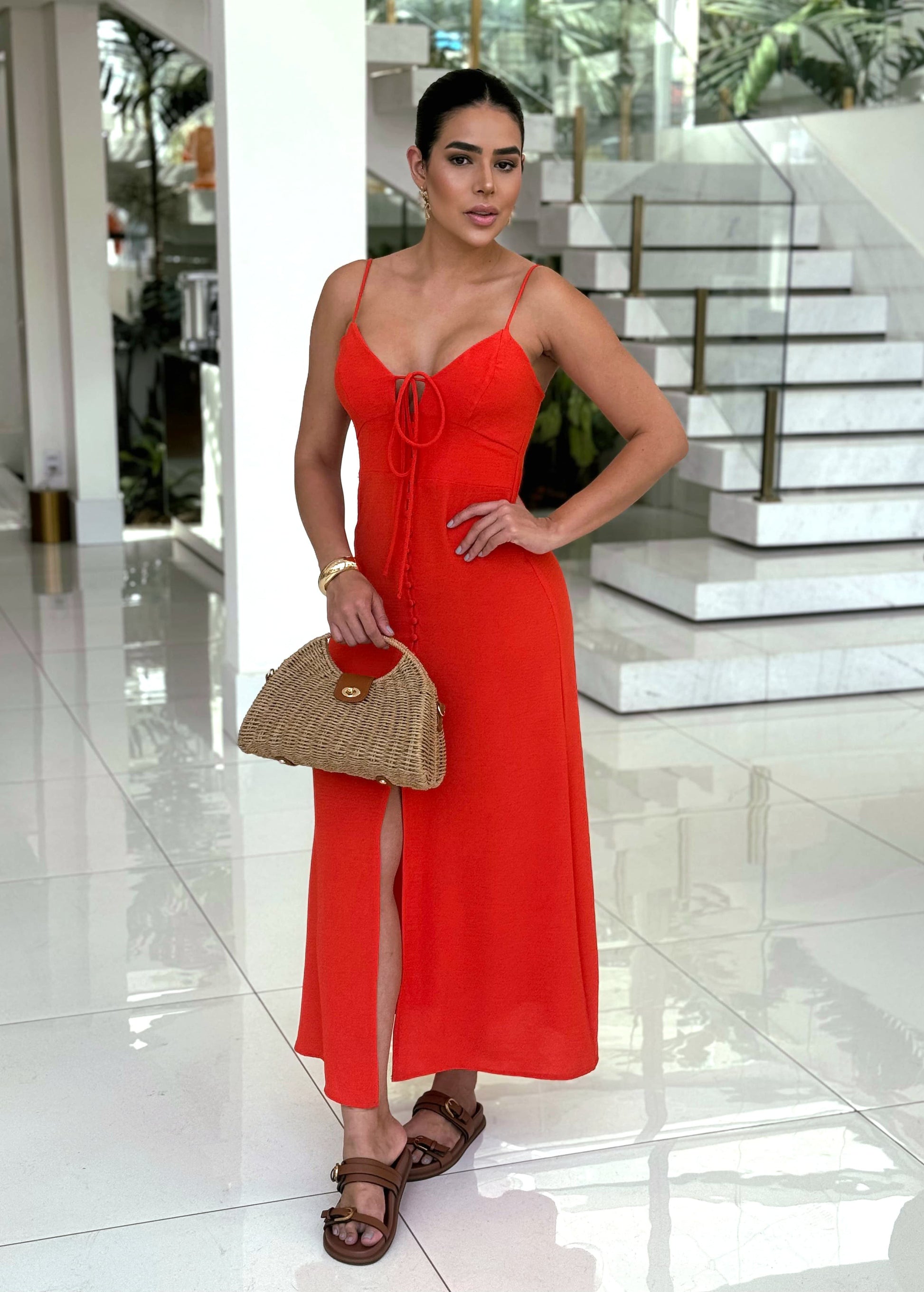 Vestido longo Alanrajado preto da Lopz, com detalhe de estampa e acabamento elegante, usado por Wanessa Lopez.