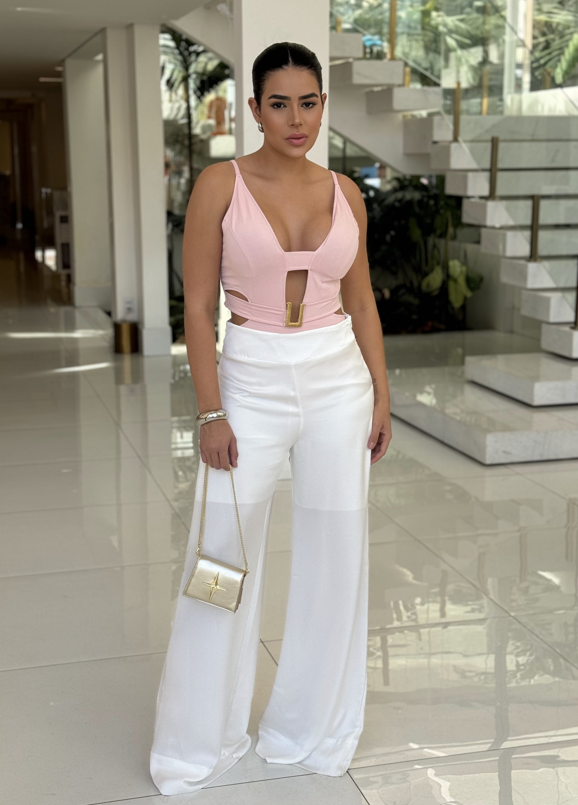 Body Lopz Rosa Bebe by Wanessa Lopez Concept, featuring soft pink fabric and a fitted design for a stylish look.