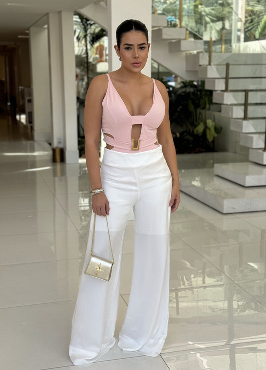 Body Lopz Rosa Bebe by Wanessa Lopez Concept, featuring soft pink fabric and a fitted design for a stylish look.