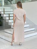 Vestido Malha Fernanda da marca Wanessa Lopez Concept, com estampa vibrante e caimento fluido em fundo claro.