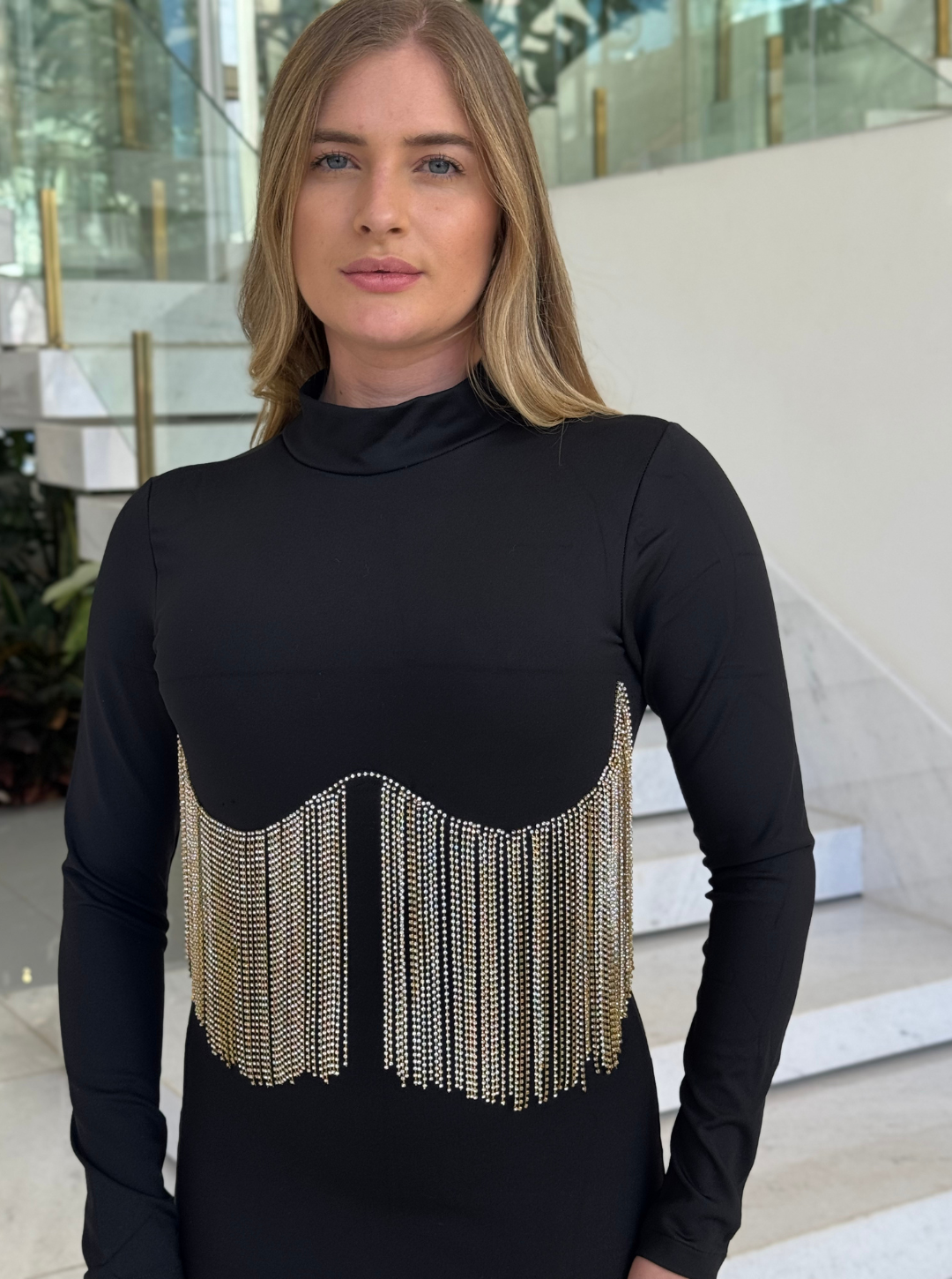 Vestido festivo preto Lopz Dominique, de tamanho único, com detalhes elegantes e acabamento sofisticado.